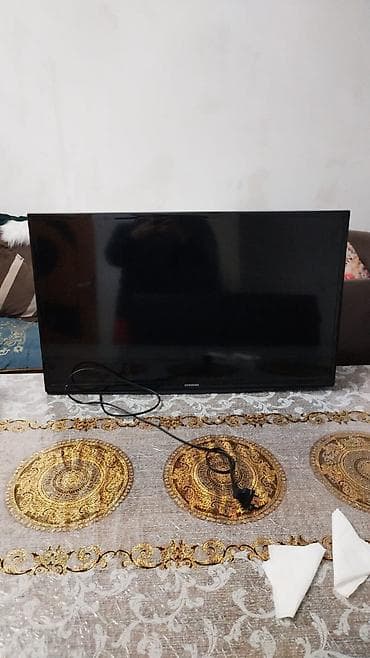 Samsung LED televizor - Ekran diaqonalı təxminən 32–40 düym