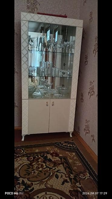 Şüşəli dolab vitrini, İşlənmiş, Ünvandan götürmə