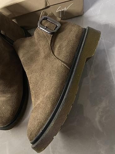 batinka satisi: Sığ Italy qış ayaqqabısı 37-38 olcu - Model: qısa boğazlı, yan — 2