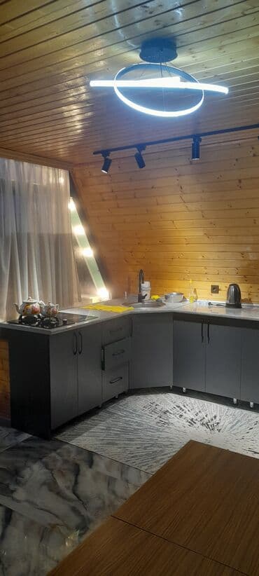 binə kirayə evlər 2024: A-frame tipli müasir kottec/ev kirayə üçün. Xüsusiyyətlər: - Üçbucaq — 3