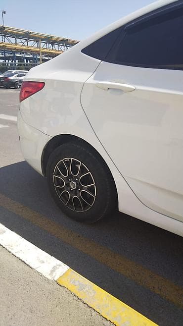 Hyundai Accent: 1.6 л | 2014 г. Седан — 4