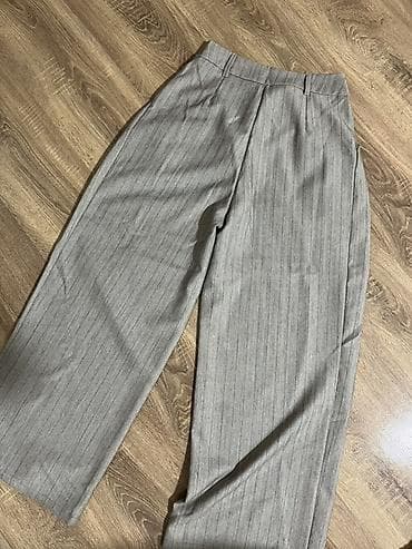 zara salvar: Ağ-qara zolaqlı, geniş balaqlı qadın şalvarı. Bu şalvar yüksək bel — 2