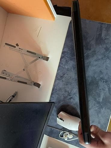 Elektronika: HP Laptop 17-by3xxx Ekran: 17.3" Full HD Prosessor: Intel Core — 4