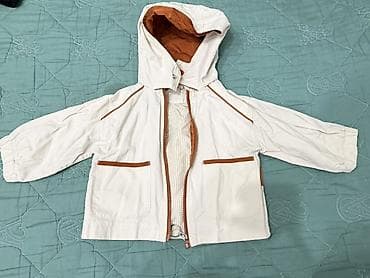 Uşaq gödəkçəsi – kapüşonlu, açıq krem rəngdə, tünd qəhvəyi detallarla