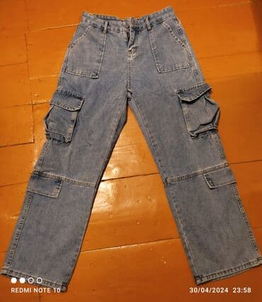 Cins şalvar, 42 razmer. 1 dəfə geyilib, belinin arxa hissəsinə balaca