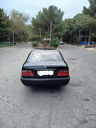 lider disk cerime: Mercedes-Benz E-Class: 2.4 l | 1998 il Sedan — 3
