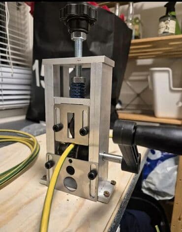 kabeler: Manuel kabel soyucu aparatı - Funksiyası: Elektrik kabellərinin — 1