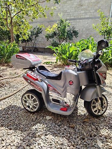 Uşaqlar üçün elektrikli motosiklet tipli minik oyuncağı. 3 təkərli