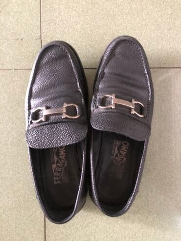 Salvatore Ferragamo kişi loaferləri - Model: klassik at nalı formalı