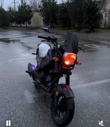 - NOVA, 125 sm3, 2023 il, 25000 km