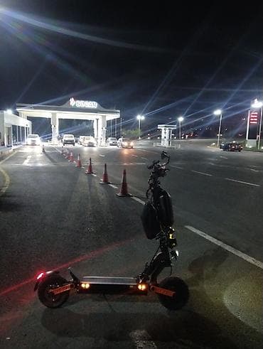 skute: İşlənmiş Elektrik samokat 10", > 1000 Vt, > 45 km/s, Ödənişli çatdırılma — 4