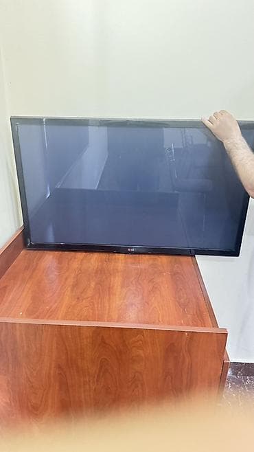 Televizorlar: LG plazma/LED televizor (təxmini 42–50 düym arası) Əsas — 2