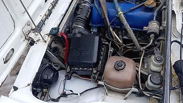 17 sadə: VAZ 2107, ağ rəng, sedan kuzov. Texniki xüsusiyyətlər: - Sxem: arxa — 8