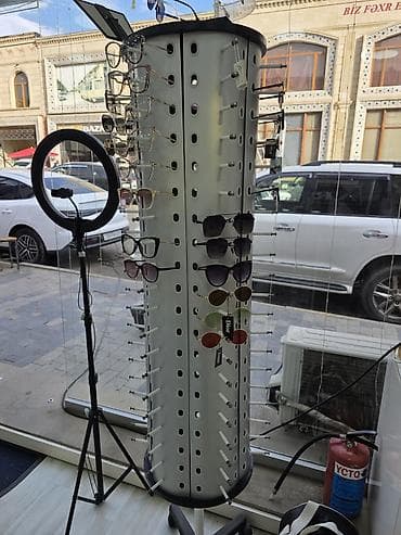 eynək vitrin: Döner eynək stendi – mağazalar və optik salonlar üçün - 360° fırlanan — 2