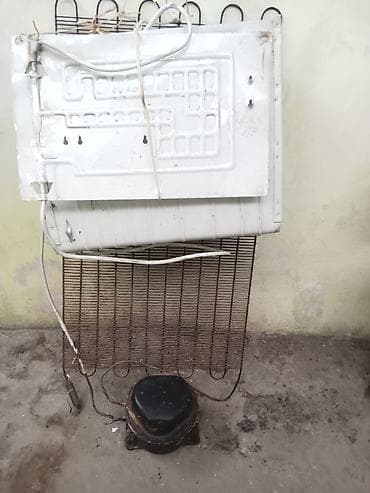 Çınar iki qapılı soyuducunun aqreqatı zavodskoy. Nizami Metrosuna