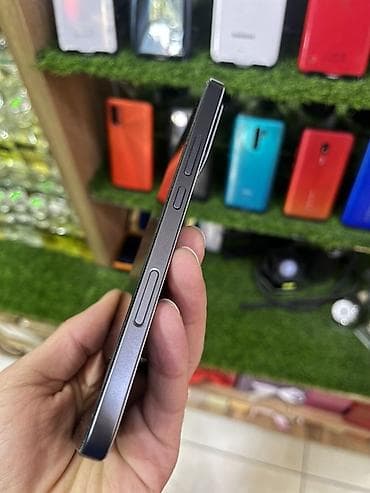 tecno spark 20 pro ikinci el: Smartfon – arxa tərəfi teksturalı dizayn, üçlü kamera sistemi və LED — 2