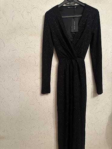 zerli donlar: Bershka brendinin ziyafət donu.Materiali qara zərlidir.Ətəyində — 2