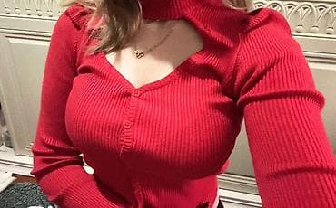 Qırmızı qadın koftası – rib fakturalı, uzun qollu, ön hissə