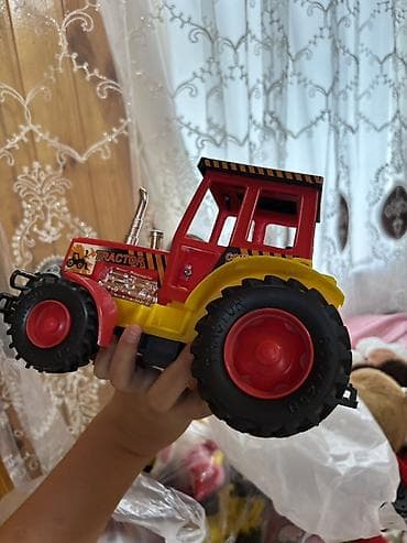 oyuncaq qız ucun: Uşaq oyuncağı – Traktor - Rənglər: qırmızı-sarı gövdə, qara iri — 4