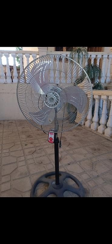 sulu ventilyator: Dawinma zamani razetkaya taxılan hissəsi wunurdan qopub. Duzeldilse — 1