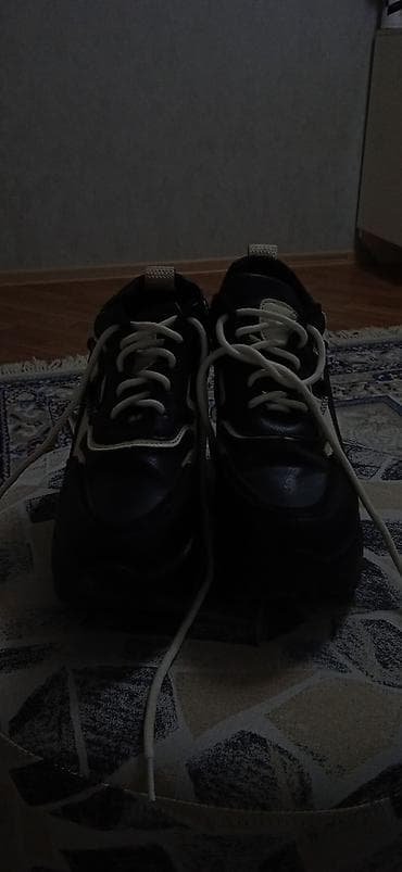 qış ayaqqabısı: Qara-ağ platformalı idman ayaqqabısı çox az işlənilib yeni — 2