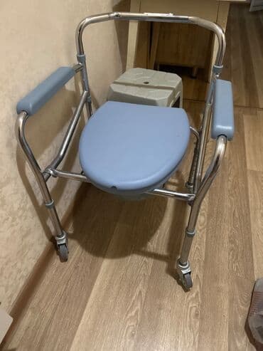 Другие медицинские товары: Əlil ucun kreslosu (komod kreslo) - Təkərlidir, 360° fırlanan ön — 1