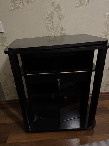 Спальные гарнитуры: Прямой ТВ стенд, С полками — 1