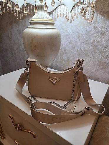 Prada bej çiyin/çapraz çanta - Modell: Prada Re-Edition üslubunda