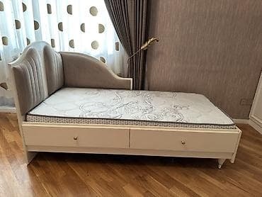 yataq matrasi: Bir nəfərlik çarpayı – yumşaq başlıq və yan qoruyucu - Ölçü: təxmini — 2