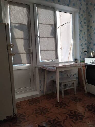 8 ci mikrorayon 3 otaqli evler: Bakı, 3 otaqlı, Köhnə tikili, m. Xalqlar Dostluğu, 90 kv. m — 3