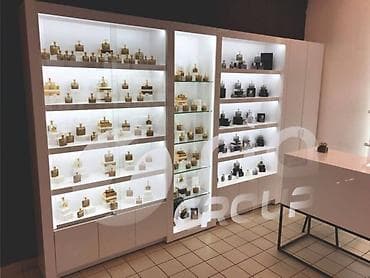 Mebel vitrinlərin yığılması