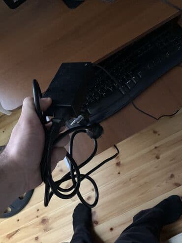 Masaüstü kompüterlər və iş stansiyaları: Salm İdeal vəzyətdədir windows 7dir dəişib 10 etmək lazımdır. Yaddaş — 12