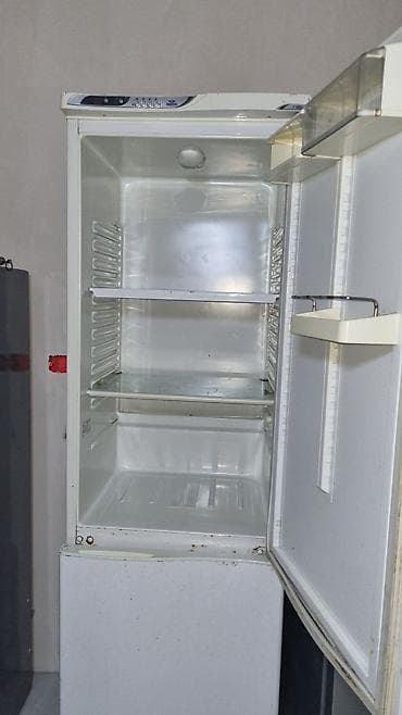 işlenmiş soyducu: İşlənmiş 2 qapılı Atlant Soyuducu Satılır, rəng - Ağ, Təkərli — 2