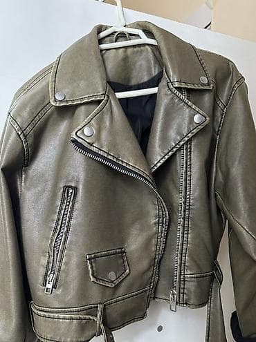 dini geyim: Qadınlar üçün qısa “biker” üslublu dəri görünümlü gödəkçə. - Rəng — 2