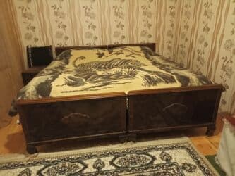 купить кровать: Б/у, Двуспальная кровать, Без подьемного механизма, С матрасом, Без выдвижных ящиков — 1