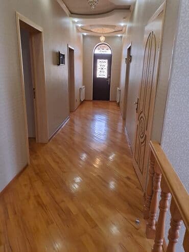 razin stansiyasi: Ev iki mərtəbəlidir və geniş həyəti var. Həyətdə açıq havada oturmaq — 10