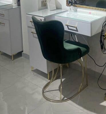 dıvar saatı: Makiyaj üçün masa — 1