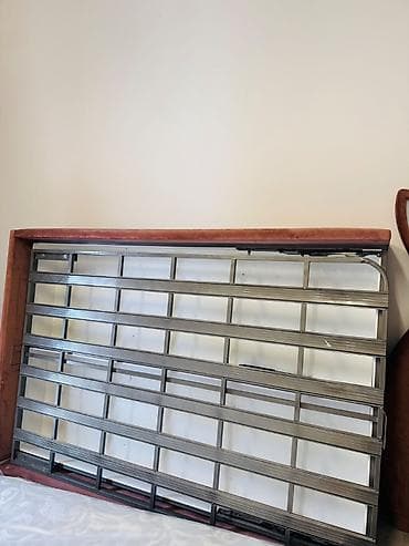 qız ucun yataqlar: Genc usaq yatağı. 130 eni.2 m uzunu.Mebel fabrikində yığılıb. Matras — 3