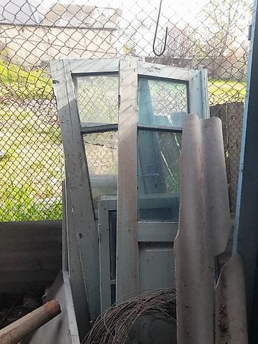 Şüşəli taxta qapılar - Material: ağac karkas, üst hissəsi şüşəli