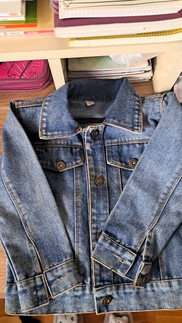 uşaqlar üçün cins jiletkalar: Uşaq üçün denim cins gödəkçə, qolunda bir düyməsi qopub - Ölçü: 110 — 2