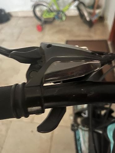 24 dyumlu velosiped: 26 ölçülü Velosiped satılır. 250azn-ə alınıb. Sürmeye ehtiyac — 8