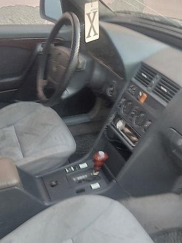 Mercedes-Benz C-Sinif sedan (W202), tünd mavi rəng. - Kuzov: 4 qapılı — 5