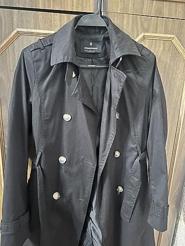 Stradivarius qadın trençkotu - Rəng: qara - Model: ikiqat düyməli