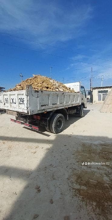 3 eded xoncali taxda qapi lazimdir: Şəhərdaxili yüklərin və tikinti tullantılarının daşınması xidməti - — 4