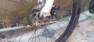 cube velo: Velosiped – dağ/şəhər tipli, ağ rəng. - Təkərlər: 28" ölçü, dişli — 3
