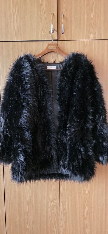 шуба из овчины азербайджанская: MNG (Mango) qadın kürkü – süni xəz qısa plaş/kardiqan - Rəng: qara — 1