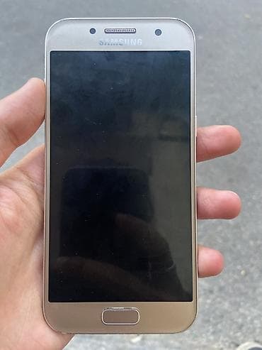 telefon samsunq: Samsung Galaxy A3 2017, 16 GB, rəng - Qızılı, Qırıq — 1