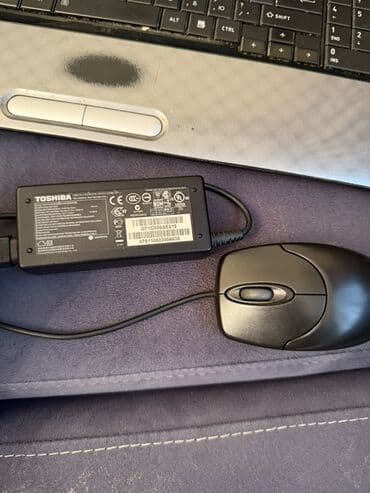 notebook altlığı: Toshiba Satellite noutbuk Xüsusiyyətlər: - Ekran: təxminən 15.6" — 3