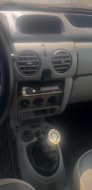 masin qaz: Renault Kangoo sarı rəngli yük/furqon avtomobili. Xüsusiyyətlər: - — 7