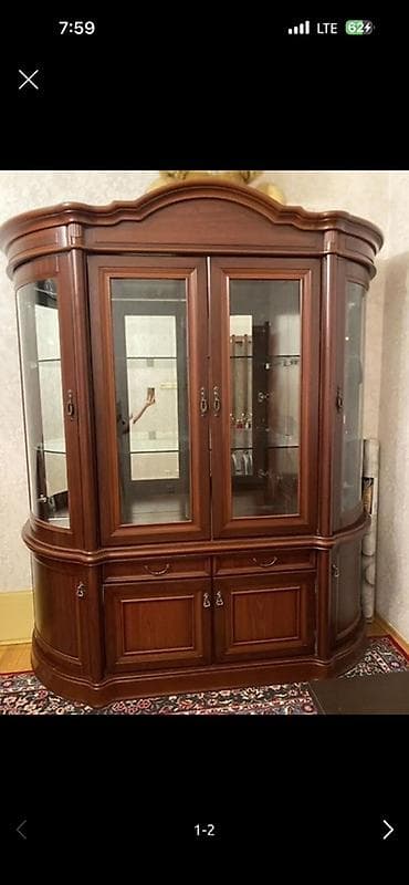 şıfoner: Klassik üslubda vitrin-bufet - Material: ağac karkas, şüşə qapılar və — 2